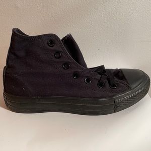 Black high top women’s size 6 converse